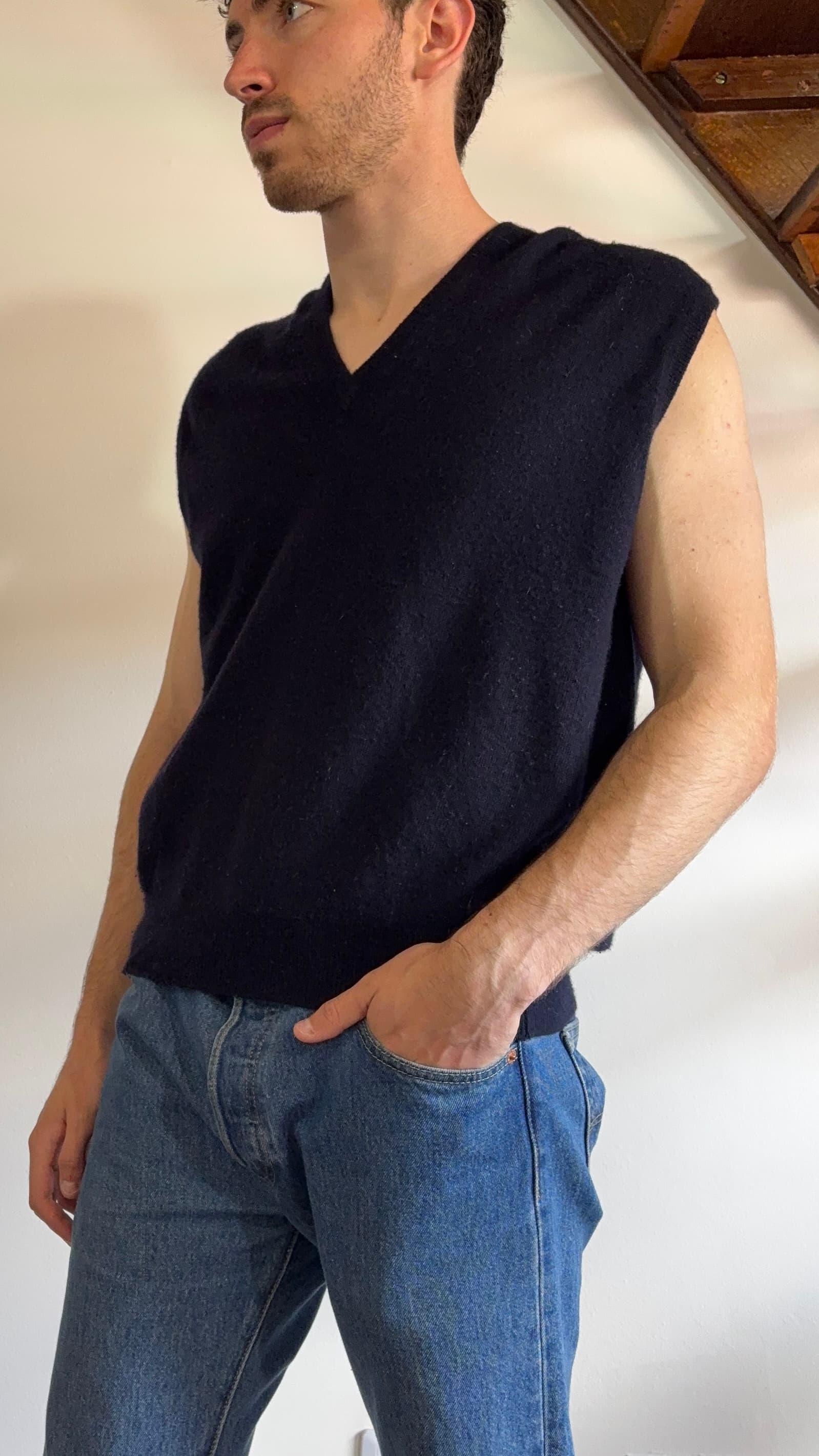 chaleco de punto azul de diseñador