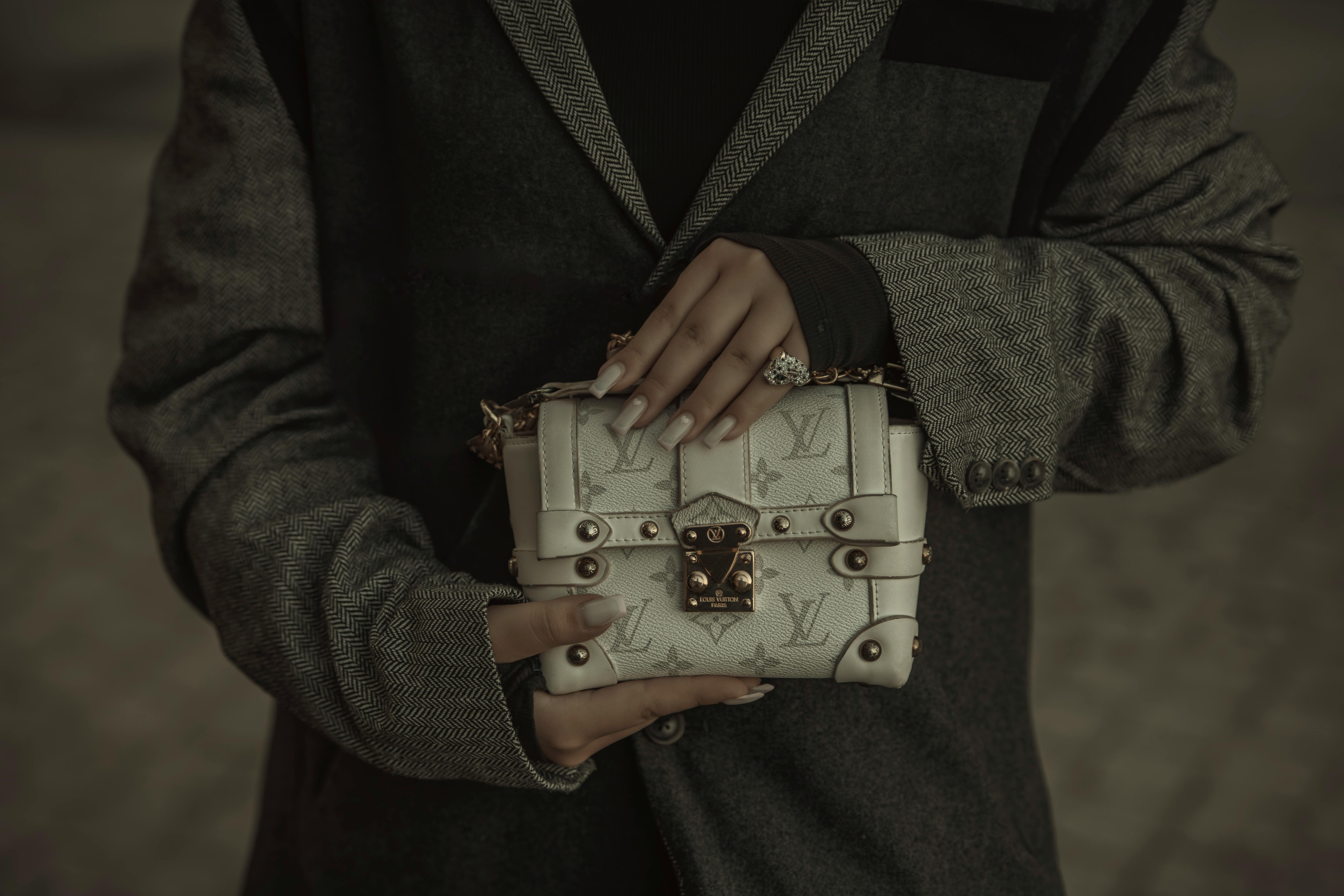 Bolso de lujo Louis Vuitton para ilustrar autenticidad